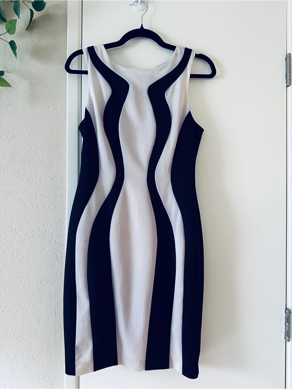 bebe Midi Dress Color block, size Medium, black & white Bodycon